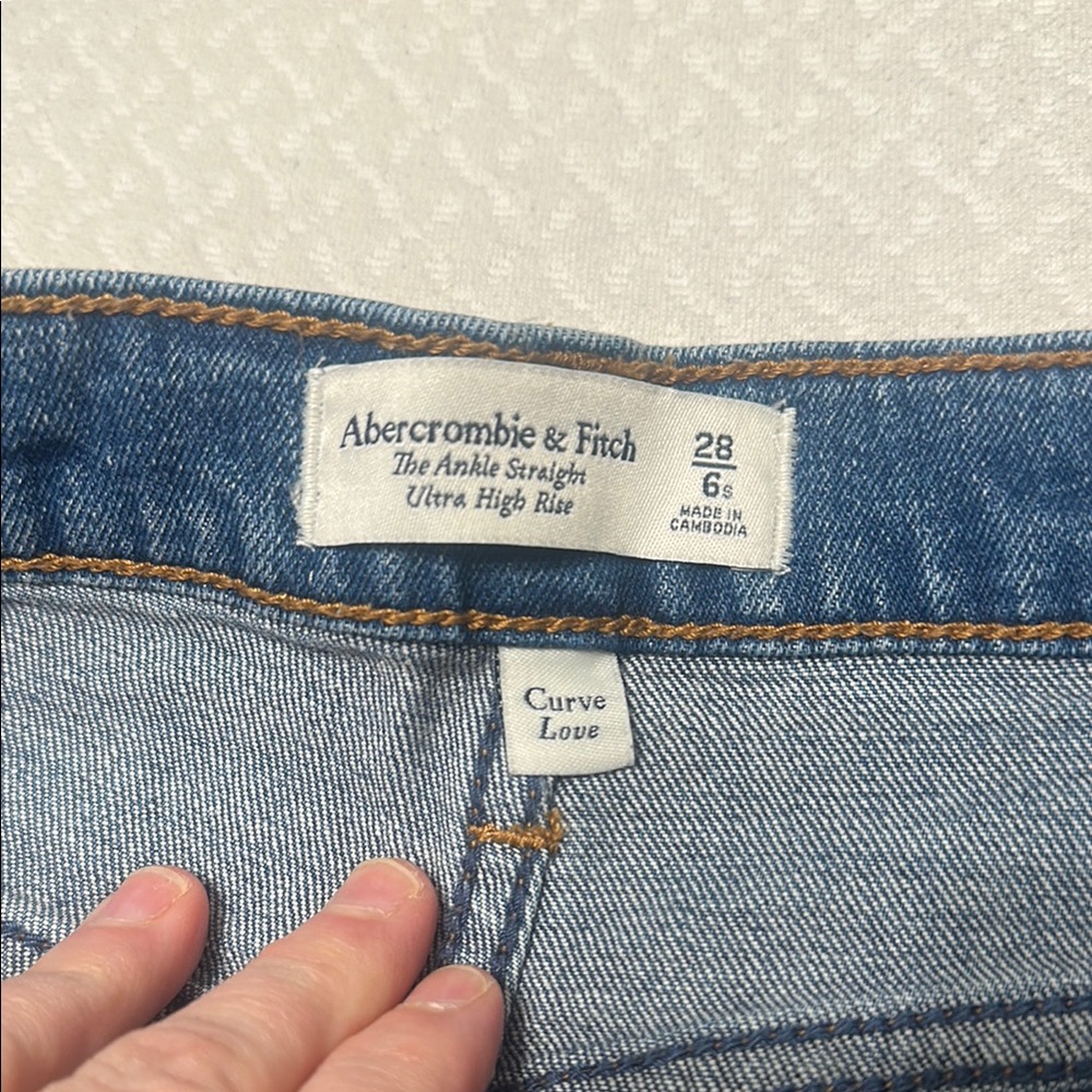 Abercrombie & Fitch Ankle Straight Ultra High Rise Jeans 6S/ 28